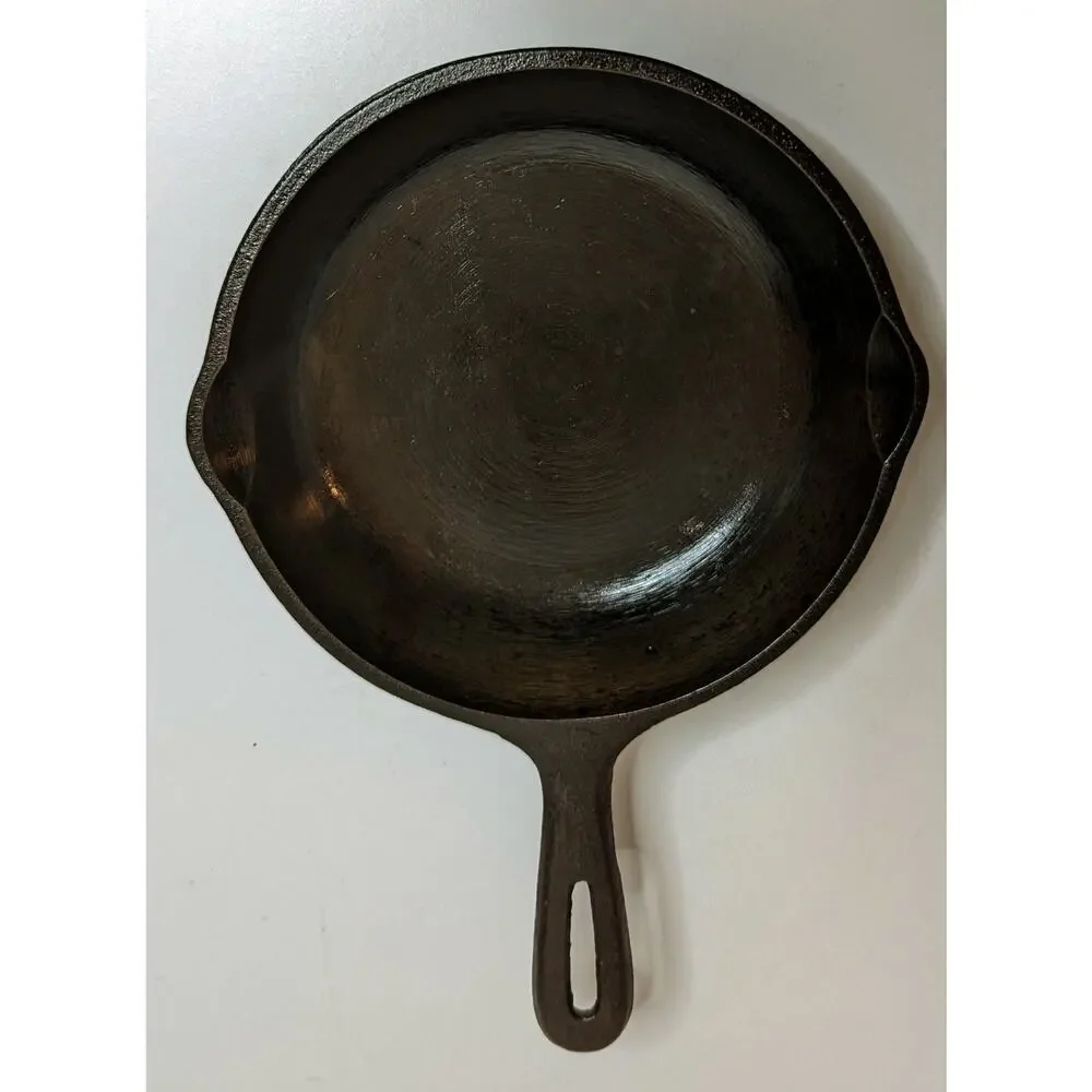 Unmarked Cast Iron Fry Pan/Skillet Small 6 1/2 inch